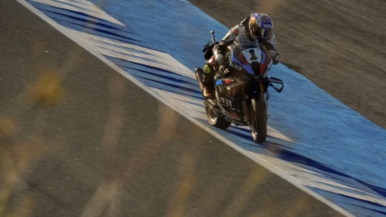 Toprak Razgatlioglu no Circuito de Estori quebra recorde