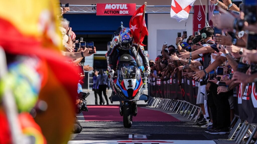 Toprak Razgatlıoğlu assina com a Pramac Yamaha para correr na MotoGP 2026