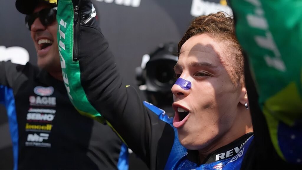 Diogo Moreira confirma grande fase na Moto 2 com pole em Phillip Island