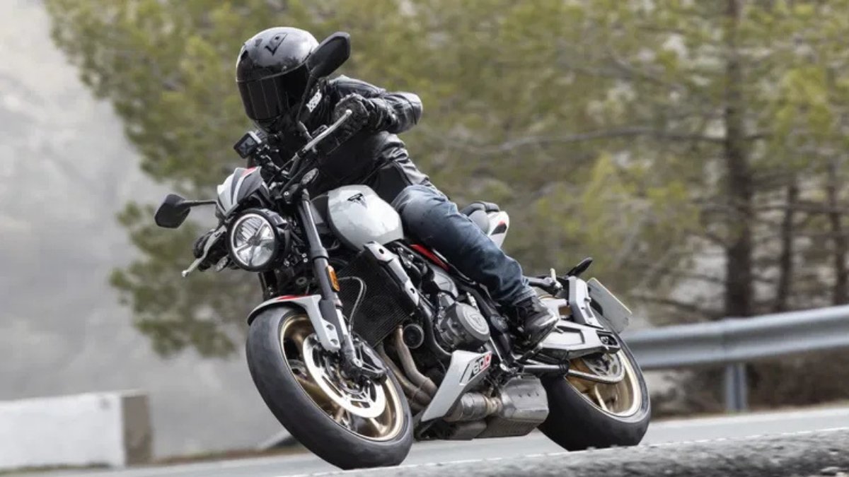 Nova Triumph Trident 800 2026: a alternativa equilibrada à Street