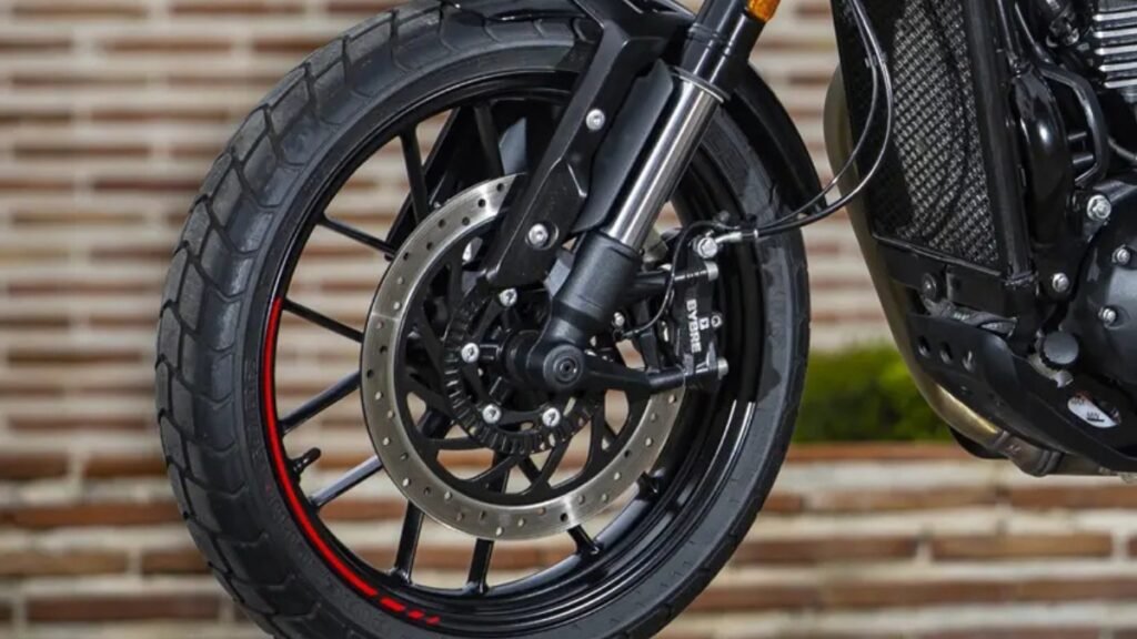 Triumph Tracker 400 2026: nova moto chega com estilo flat track e motor de 41 cv