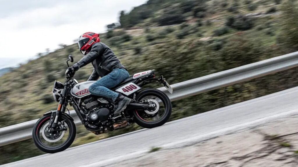 Triumph Tracker 400 2026: nova moto chega com estilo flat track e motor de 41 cv